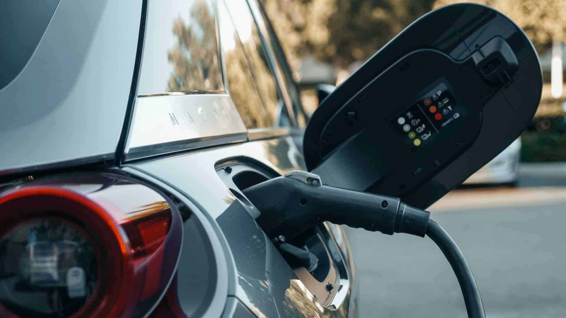 Laden von PKWs mit einer elektronischen Ladestation